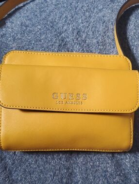 GUESS Los Angeles Mustard Yellow Crossbody Camera Bag Purse Perfect Condition